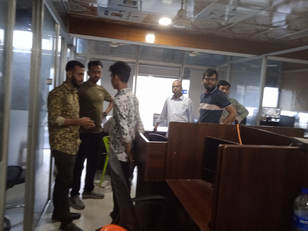 চট্টগ্রামে অনিবন্ধিত অনলাইন আইপি টিভির বিরুদ্ধে অভিযান