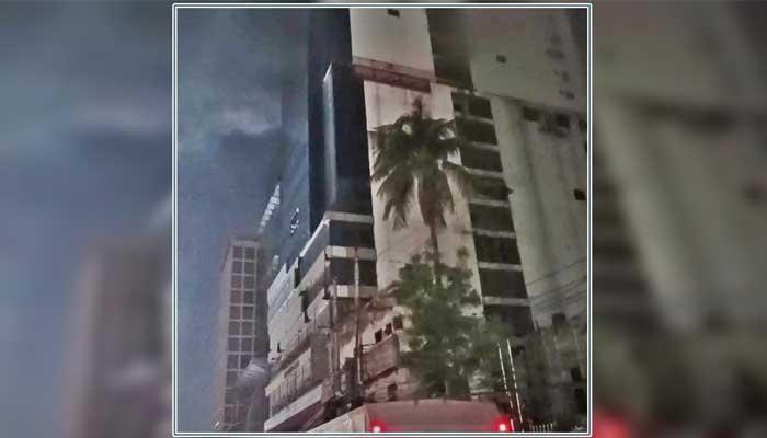 শ্যামলীতে একটি ভবনে আগুন