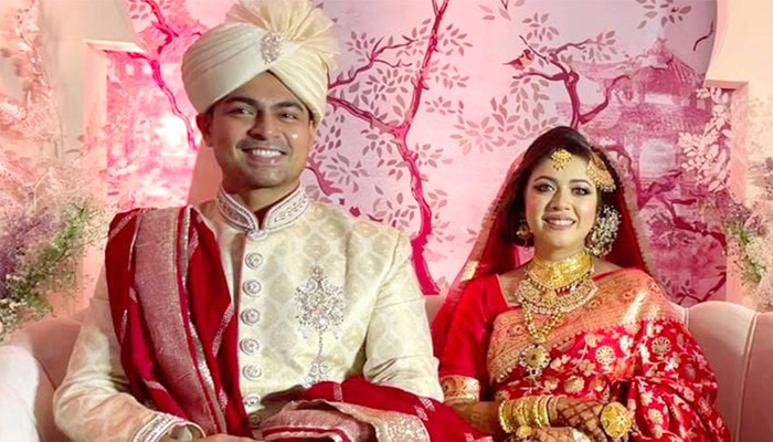 বিয়ে করলেন সংগীতশিল্পী ঐশী