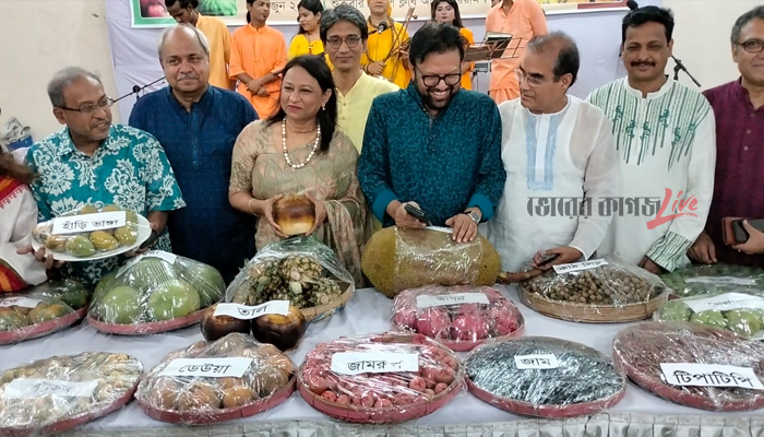 জাতীয় প্রেস ক্লাবে ফল উৎসব