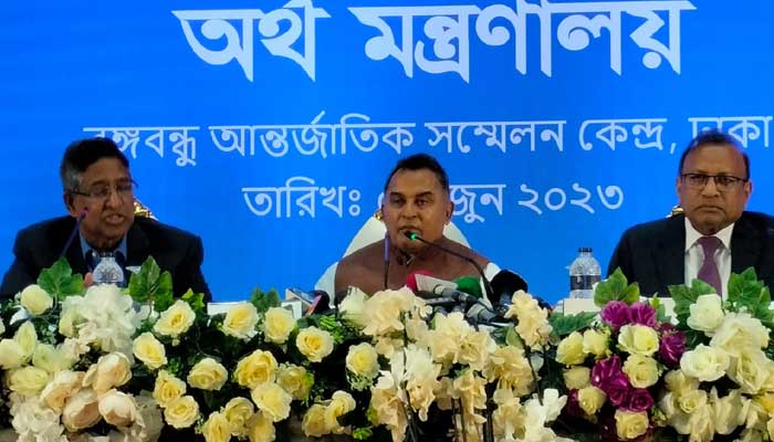 শেয়ার বাজার প্রশ্নে মন্ত্রী-আমলারা বিব্রত