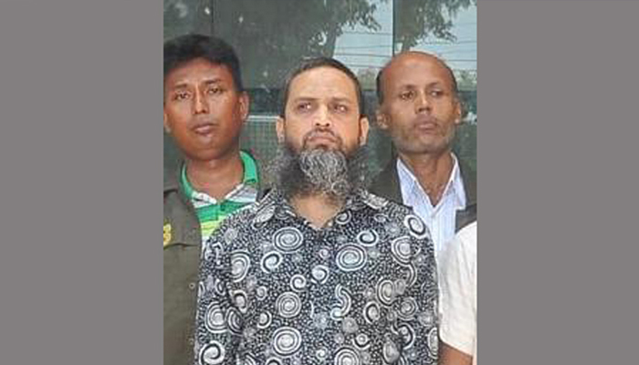 সস্ত্রীক হিন্দাল শারক্বীয়ার প্রতিষ্ঠাতা গ্রেপ্তার
