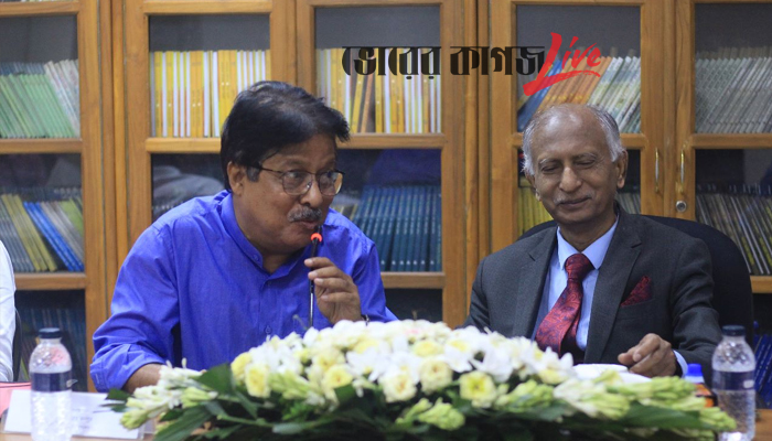 ভবিষ্যৎ প্রজন্মকে বইয়ের সঙ্গেই সংযোগ ঘটাতে হবে