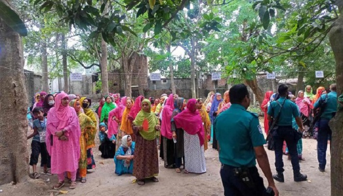 সিটি নির্বাচন: ভোট দিচ্ছেন সিলেটবাসী
