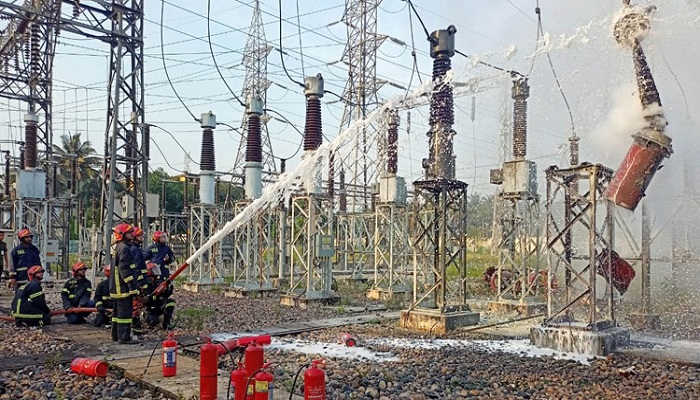 দাবদাহে লোডশেডিংয়ের দুর্ভোগ