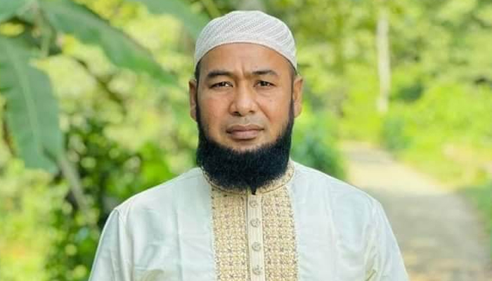 ফজরের নামাজে যাওয়ার পথে ইউপি সদস্যকে কুপিয়ে জখম