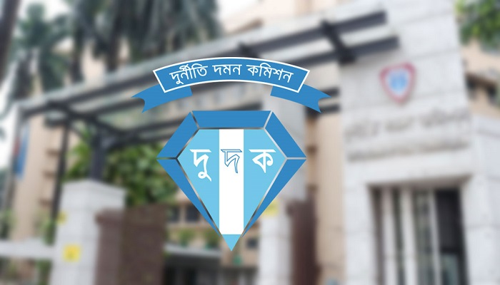দুদক কর্মকর্তা নিজেই চাঁদাবাজিতে!