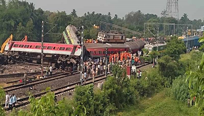 করমন্ডল এক্সপ্রেসে দুর্ঘটনায় পড়েছেন বাংলাদেশি যাত্রীরা
