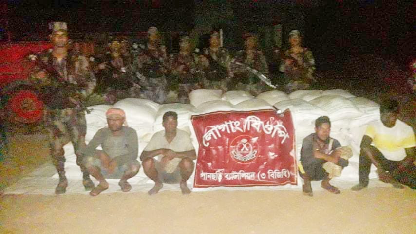 পানছড়িতে ভারতীয় চিনিসহ ট্রাক্টর আটক