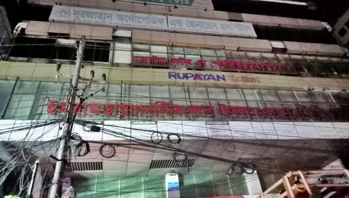 শ্যামলীতে একটি ভবনে আগুন