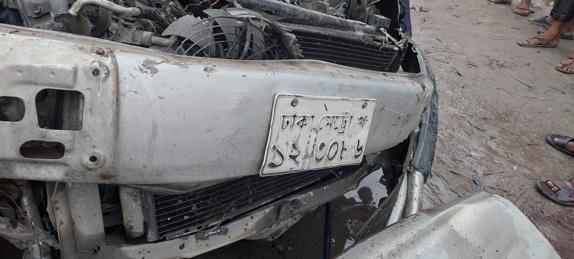 গোবিন্দগঞ্জে বাস-প্রাইভেটকারের মুখোমুখি সংঘর্ষ, নিহত ২