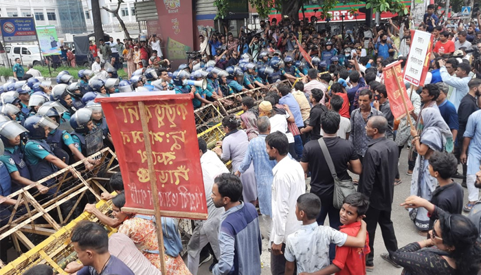 গণতন্ত্র মঞ্চের সচিবালয় অভিমুখে পুলিশের বাধা