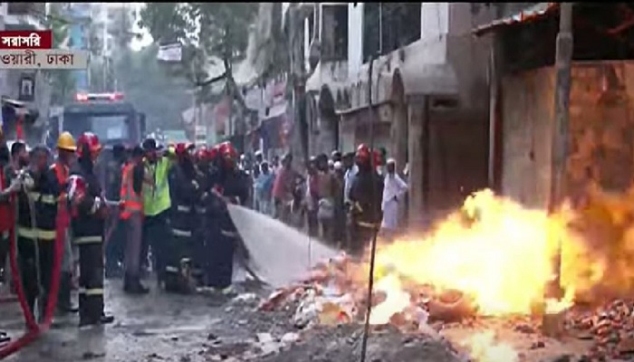 ওয়ারীতে গ্যাসলাইনের আগুন, দগ্ধ ৬