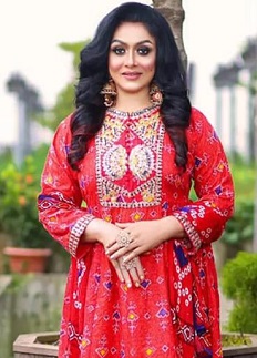 পরিচালক হয়ে ফিরলেন রোজিনা