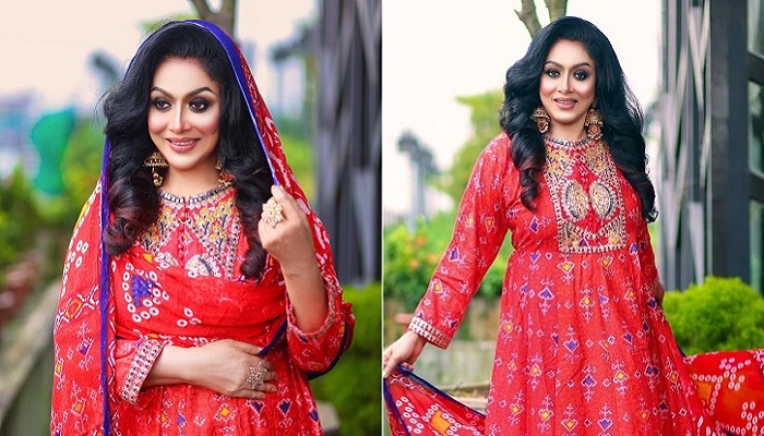 পরিচালক হয়ে ফিরলেন রোজিনা