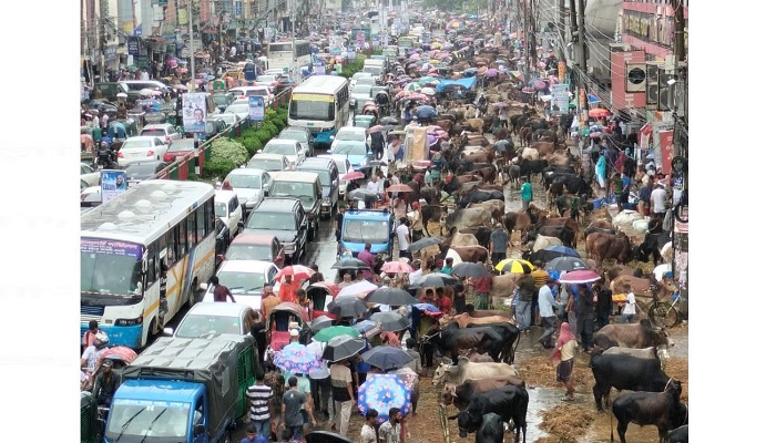 ঈদযাত্রায় সড়ক ও নৌপথে ভাড়া নৈরাজ্য চলছে