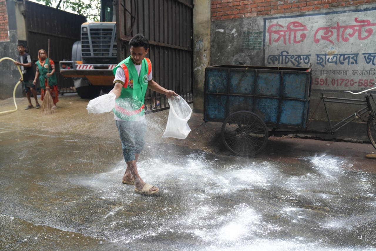 ৮ ঘণ্টায় ডিএনসিসি’র শতভাগ বর্জ্য অপসারণ