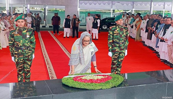 ছয় দফা দিবসে বঙ্গবন্ধুর প্রতিকৃতিতে প্রধানমন্ত্রীর শ্রদ্ধা
