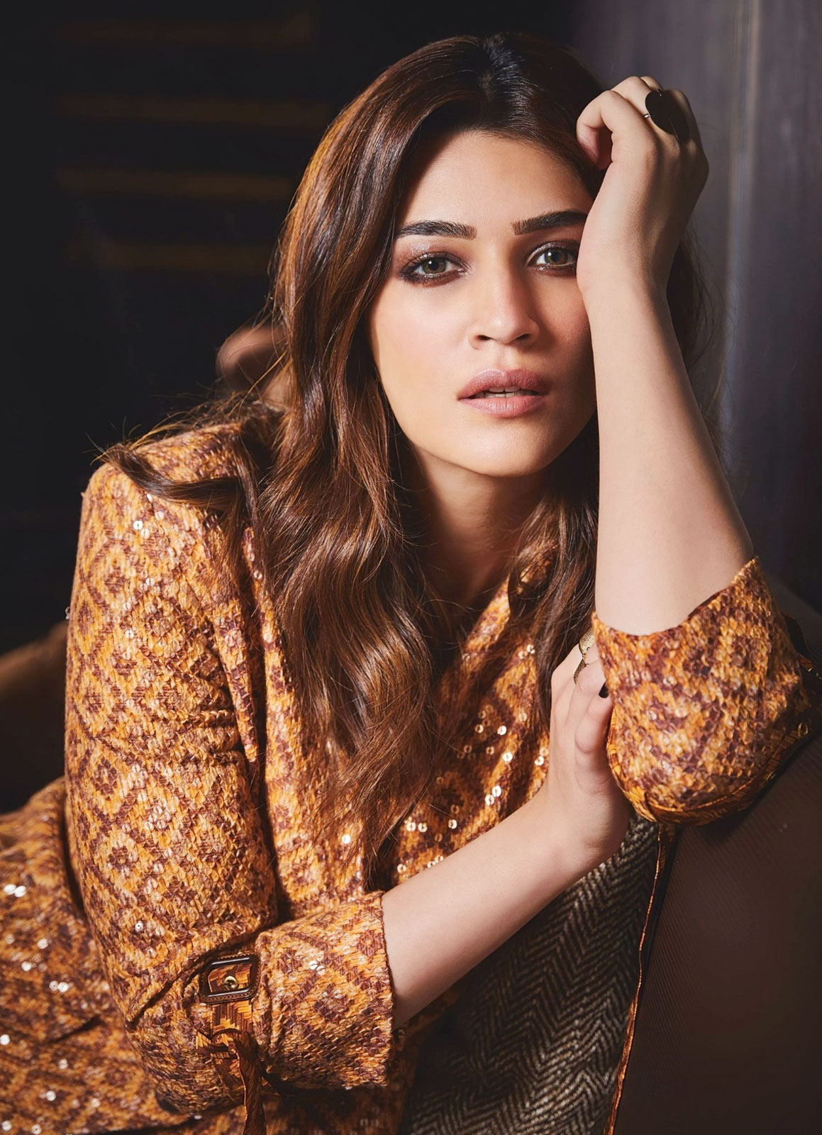 প্রশংসা কুড়াচ্ছেন ‘কৃতি’