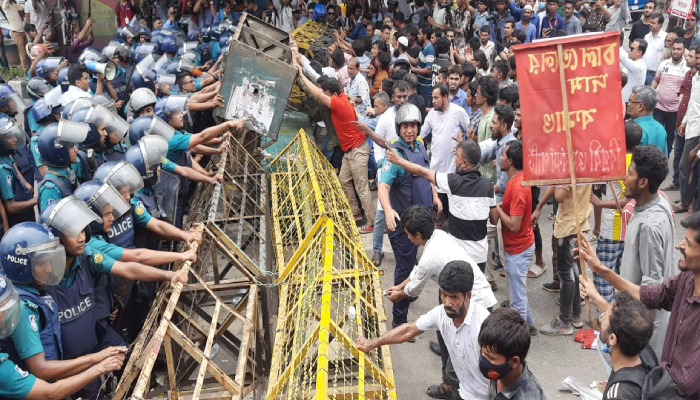 গণতন্ত্র মঞ্চের সচিবালয় ঘেরাও কর্মসূচিতে পুলিশের বাধা