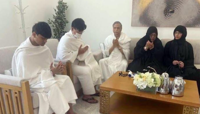 সারাদিন আরাফাতের ময়দানে রাষ্ট্রপতি