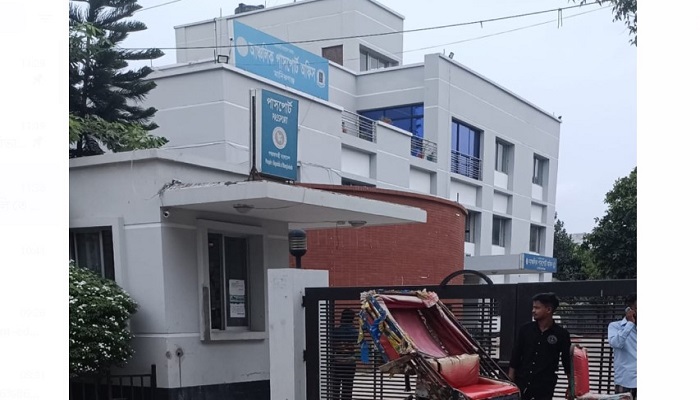 হয়রানির অপর নাম মানিকগঞ্জ আঞ্চলিক পাসপোর্ট অফিস
