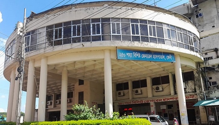 ফেনীতে কাভার্ডভ্যানে পিকআপের ধাক্কা, নিহত ৩