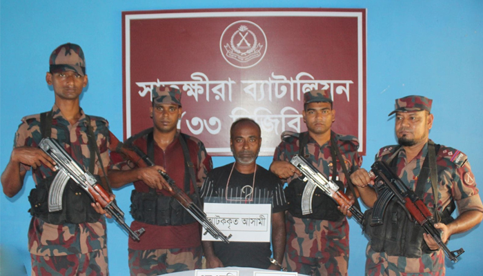 সাতক্ষীরায় এলএসডি মাদক ও হিরোইনসহ সাবেক ইউপি সদস্য আটক