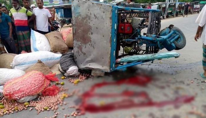 আত্রাইয়ে সড়ক দুর্ঘটনায় ভটভটি চালকের মত্যু, আহত-৪