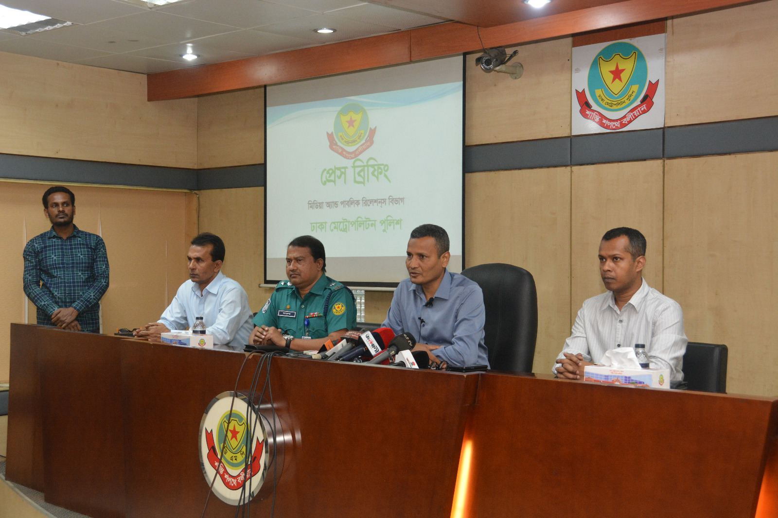 পর্দাশীল নারীর বেশে পকেটমার তারা