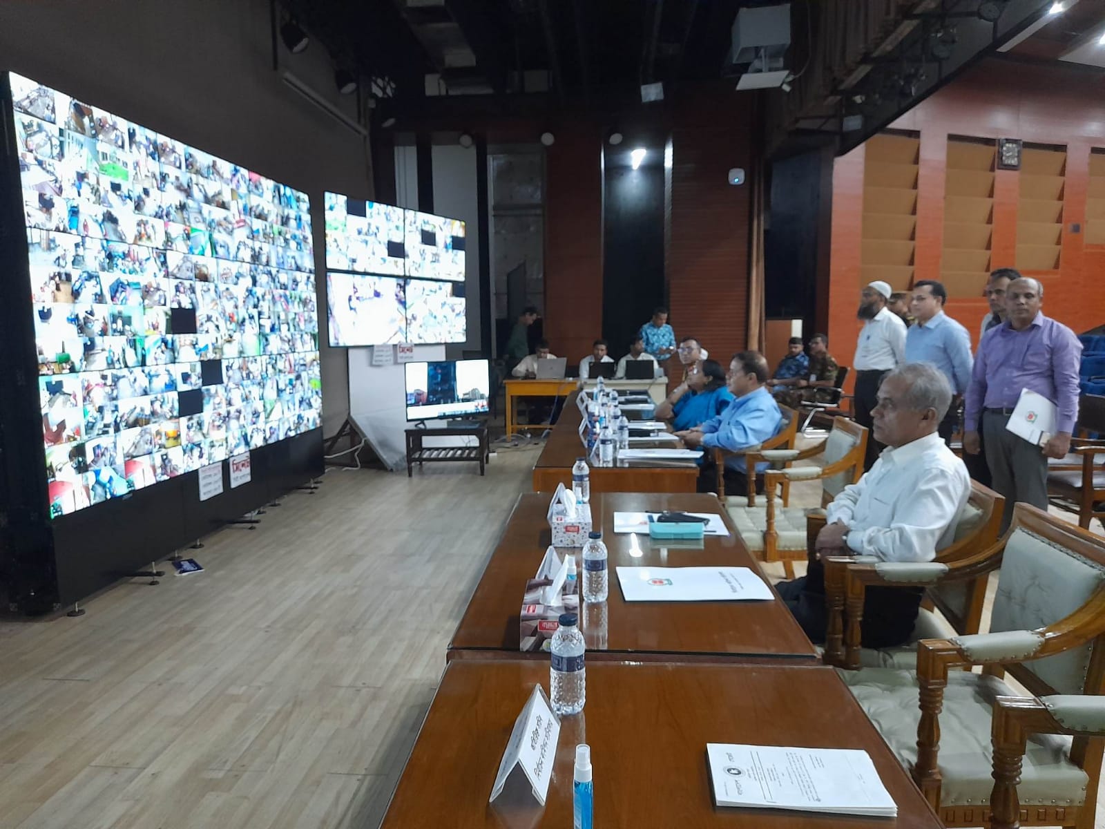 সিসি ক্যামেরায় মনিটরিং ইসির