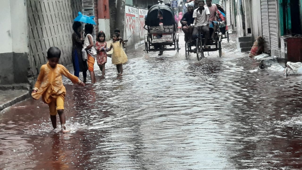 ঈদের দিনে বৃষ্টির বাগড়া