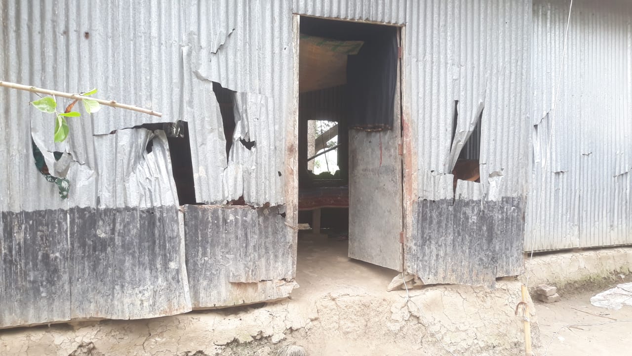 পূর্বশত্রুতার জেরে হামলা-ভাঙচুর-লুটপাট, আহত ১৫