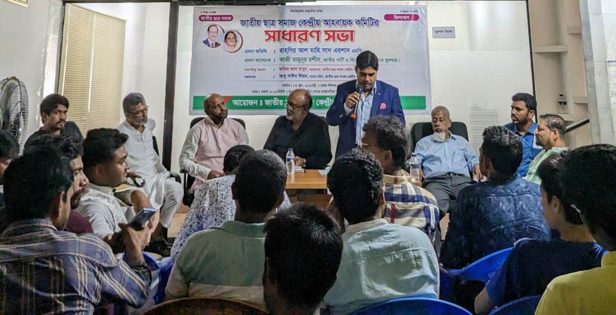 বড়াইগ্রামে নৌকার মনোনয়নপ্রত্যাশীর সঙ্গে সাংবাদিকদের মতবিনিময়