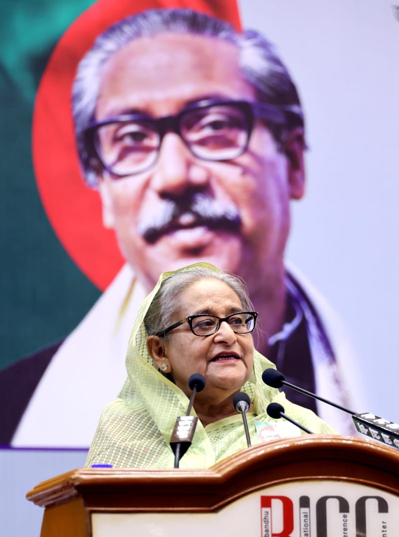 দেশের সম্পদ বিক্রি করে ক্ষমতায় থাকবো, এমন বাপের মেয়ে আমি না