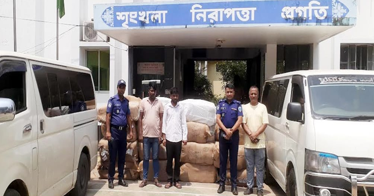 মিরসরাইয়ে কোটি টাকা মূল্যের ভারতীয় শাড়ি জব্দ, আটক ২