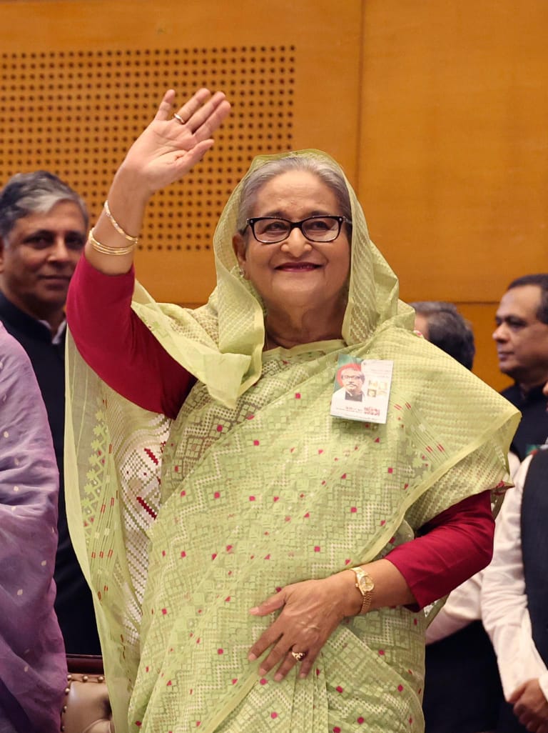 দেশের সম্পদ বিক্রি করে ক্ষমতায় থাকবো, এমন বাপের মেয়ে আমি না