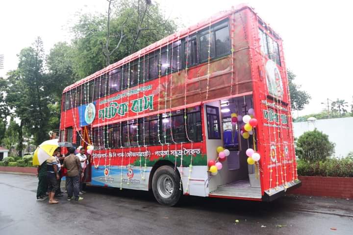 চট্টগ্রামে বিআরটিসির দোতলা বাস দিয়ে পর্যটক বাস চালু