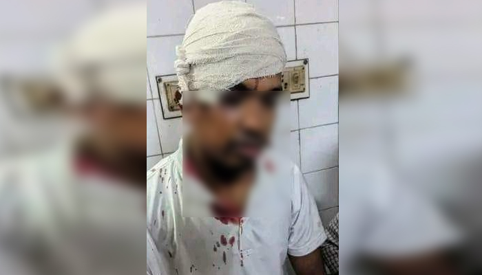 রুম দখল নিয়ে ঢাবির হলে মারমারি; আহত ১০
