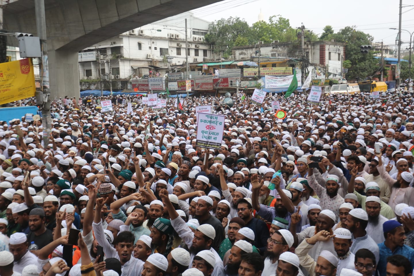 সম্মান নিয়ে পদত্যাগ করুন, নইলে করুণ পরিণতি