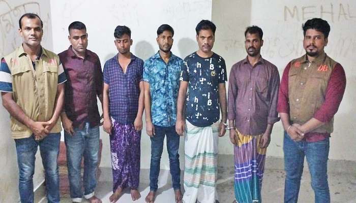 মানিকগঞ্জে অভিযান চালিয়ে ইয়াবা ও হেরোইনসহ আটক পাঁচ