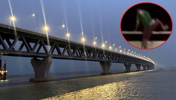 অটোরিকশা নিয়ে পদ্মা সেতুতে, ভয়ে চালকের নদীতে ঝাঁপ