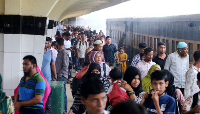 ২দিনে ঢাকা ছেড়েছেন অর্ধকোটি সিমধারী
