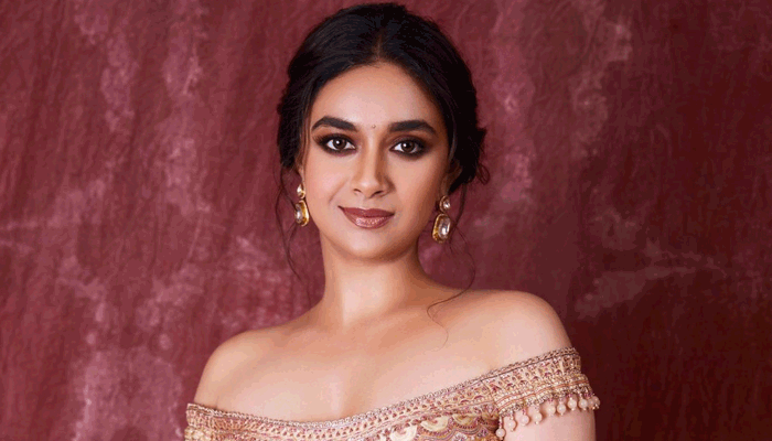 বিয়ের খবর জানাবেন কীর্তি