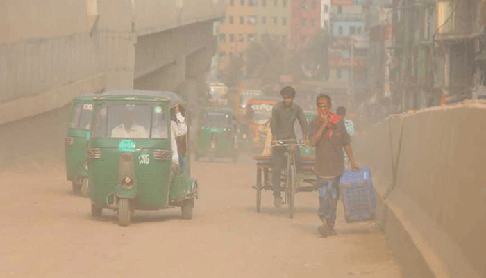 আবারো বায়ুদূষণের শীর্ষে ঢাকা