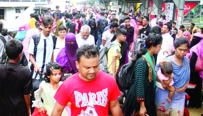ভোগান্তি ছাড়াই ঢাকায় ফিরছে কর্মজীবী মানুষ
