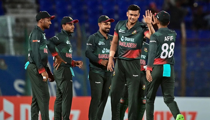 হাফসেঞ্চুরির দিনে তাসকিনের জোড়া আঘাত