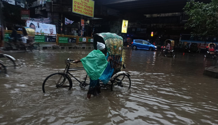 তলিয়ে গেছে রাজধানীর অনেক এলাকা