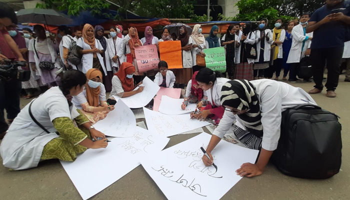 প্রধানমন্ত্রীর সাক্ষাৎ চান ট্রেইনি চিকিৎসকরা