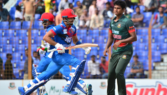 পড়ন্ত বিকেলে আফগানদের ৩ উইকেট তুলে নিল টাইগাররা